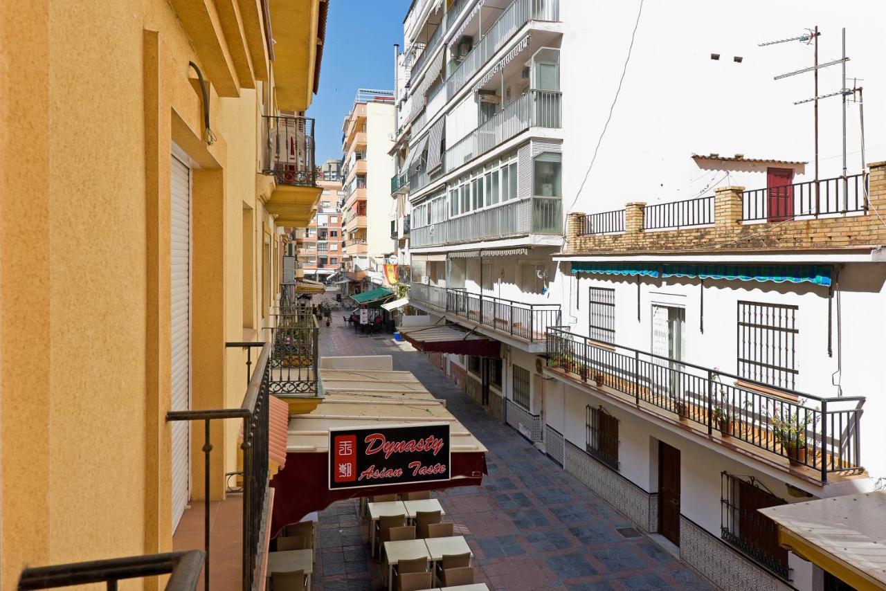 Relaxing Beach Apartment In Fuengirola Parking Extérieur photo