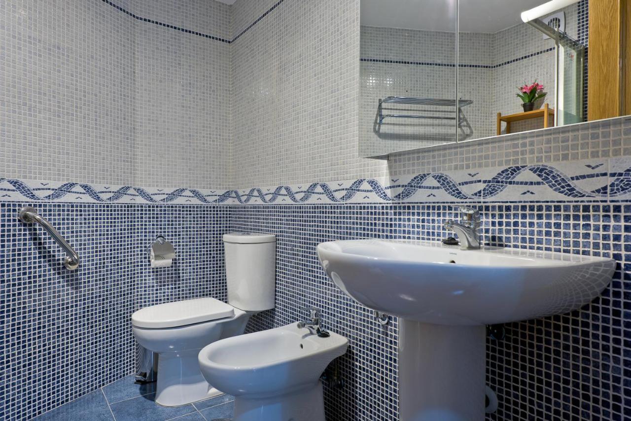 Relaxing Beach Apartment In Fuengirola Parking Extérieur photo