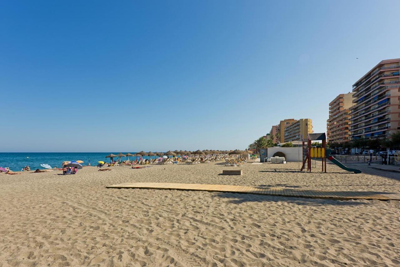 Relaxing Beach Apartment In Fuengirola Parking Extérieur photo
